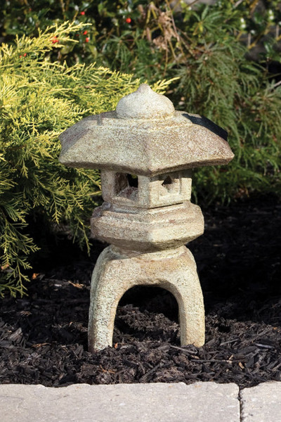 Classic Sculpted Garden Pagoda Lantern Statuary Cement Quality